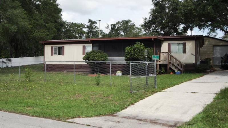Front of 4103 Woodland Circle
