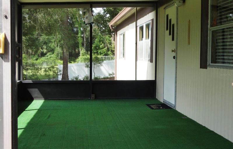 Spacious screen porch (10x20) to enjoy your morning coffee!