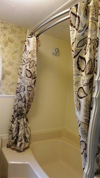Soaking tub/shower combination