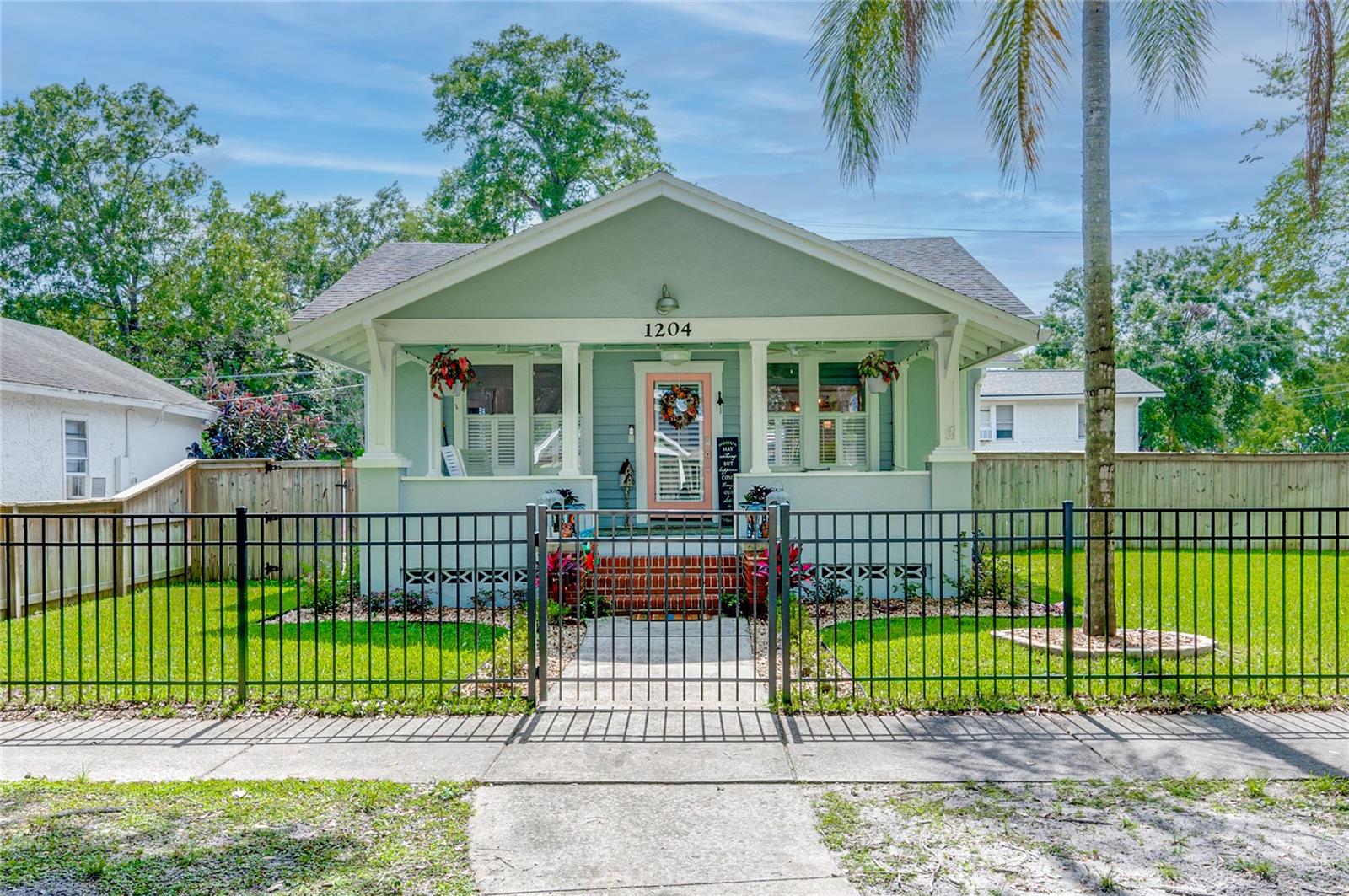 Welcome to 1204 S Palmetto Avenue!