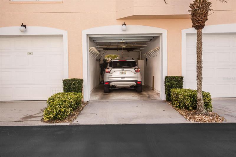 Garage allowing tandem parking of two vehicles