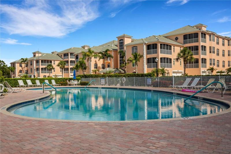 Pool (and clubhouse) just across from building 1500