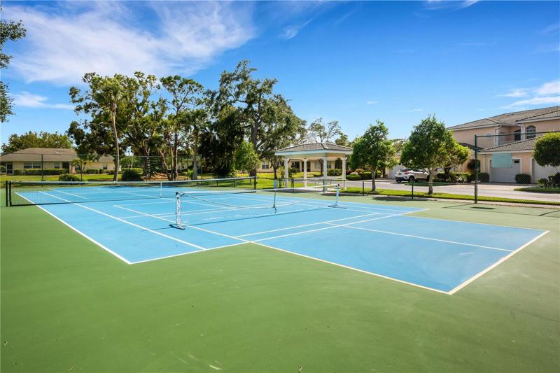 Tennis/pickleball courts