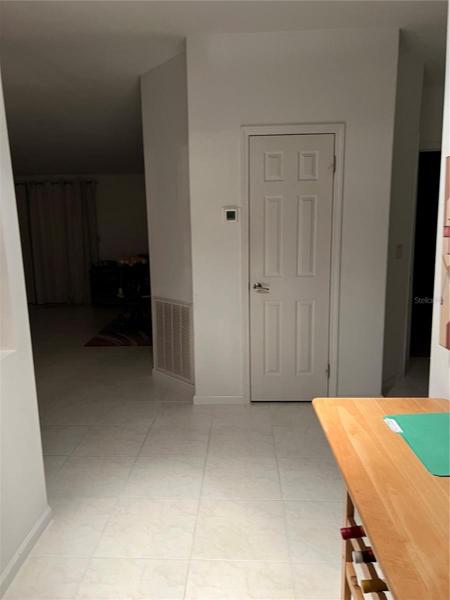 ENTRANCE/FOYER