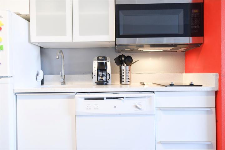 Full kitchen