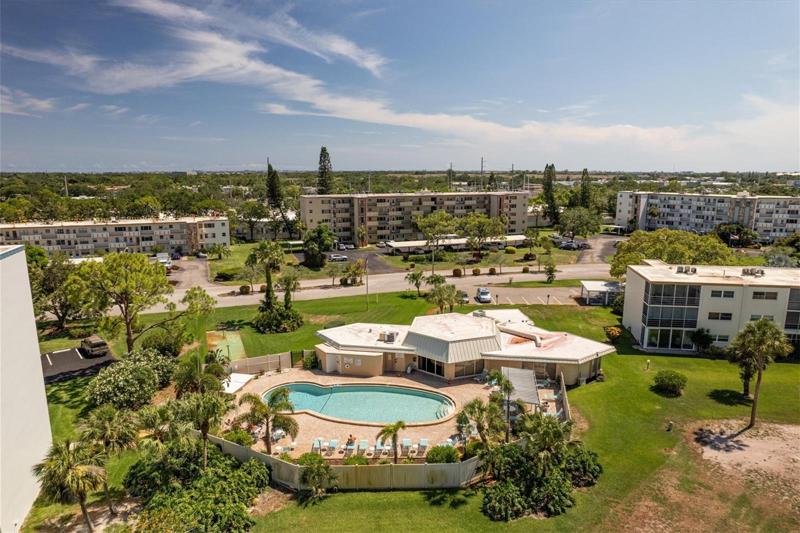 Community Pool & Clubhouse