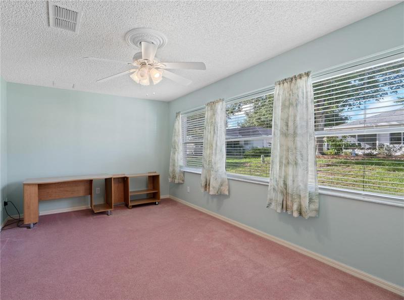 Enclosed Lanai/ office/den/bonus room