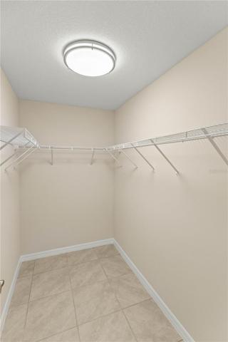 WALK IN CLOSET OWNERS SUITE
