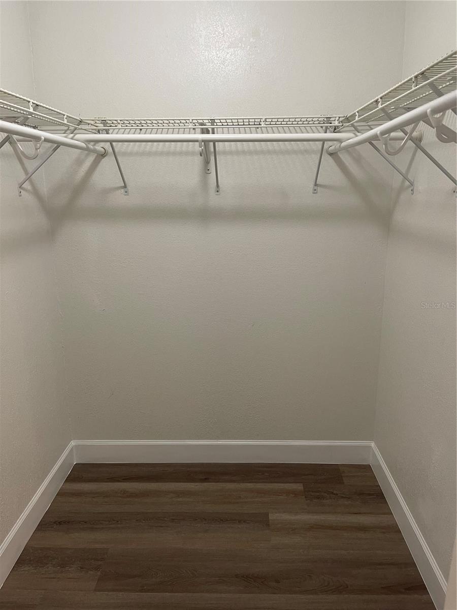 Mater bedroom walking closet