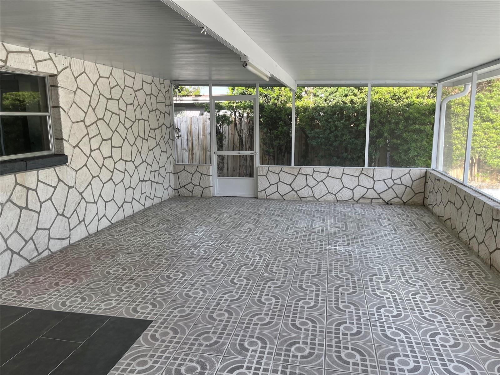 Screened in Porch