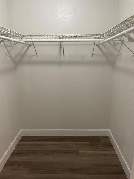 Mater bedroom walking closet