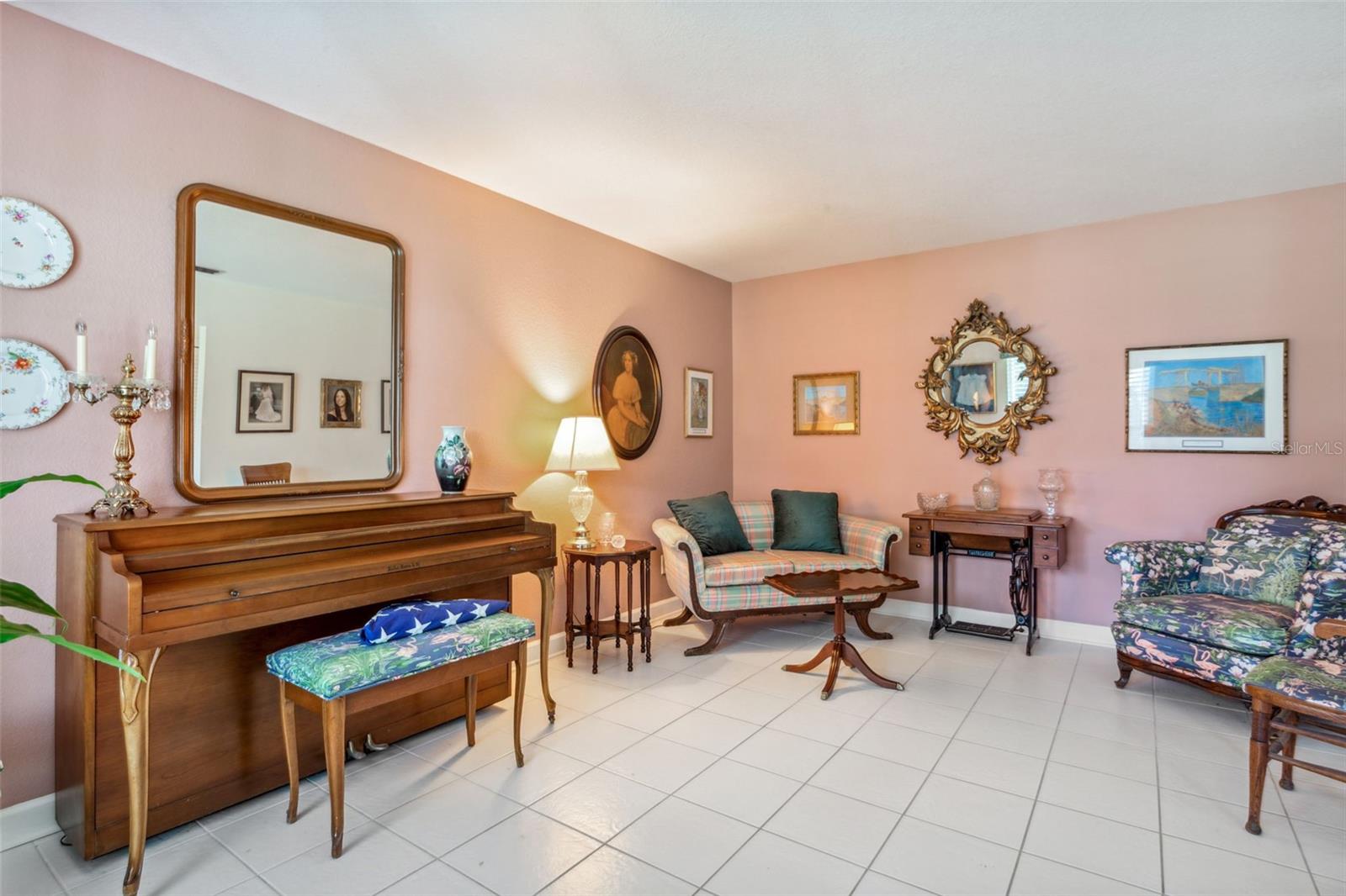 Formal living room or can be dining room