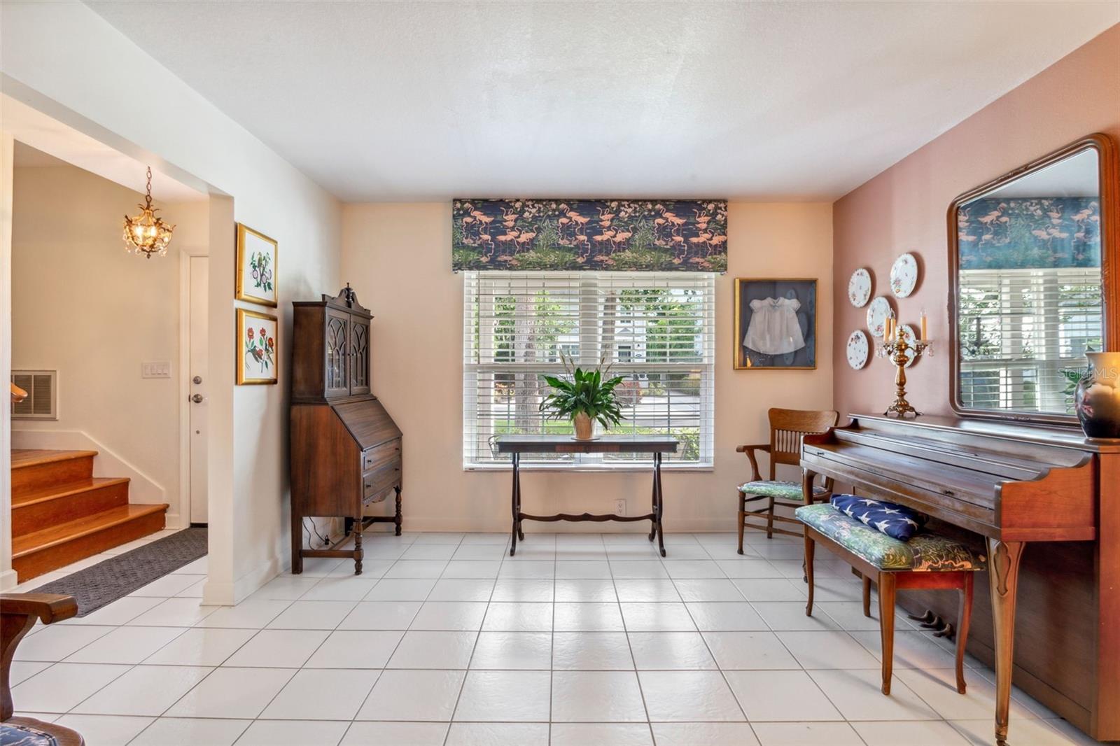 Spacious and full of sunlight living room