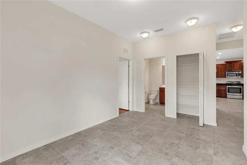 2nd bathroom/linen closet