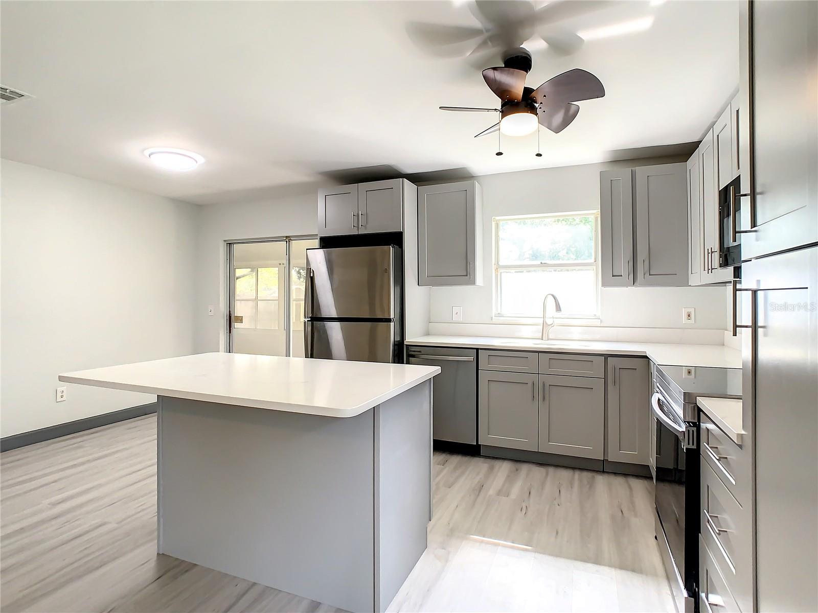 KITCHEN ISLAND