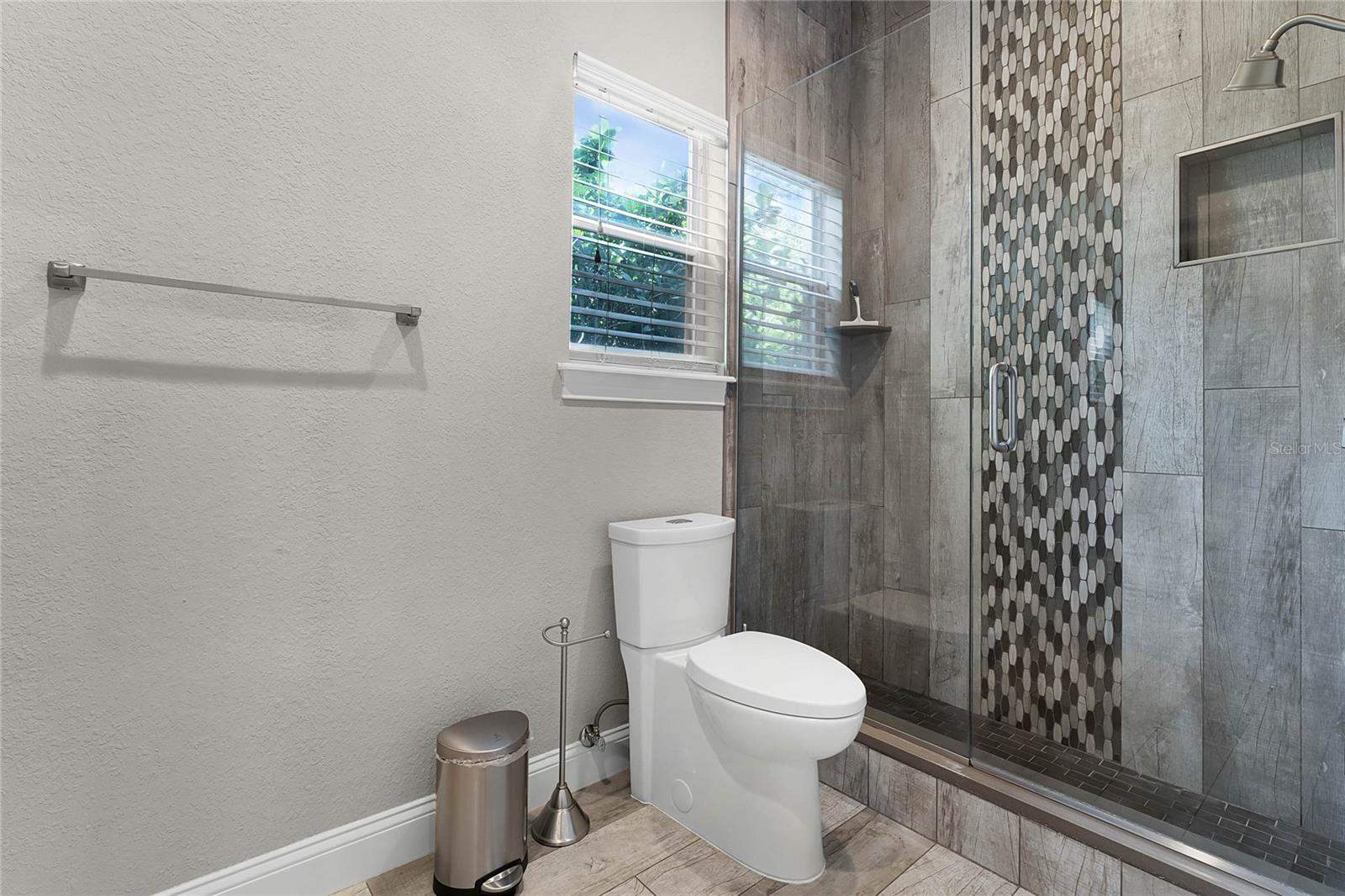 Jack n' Jill bathroom between bedrooms 3 &amp; 4