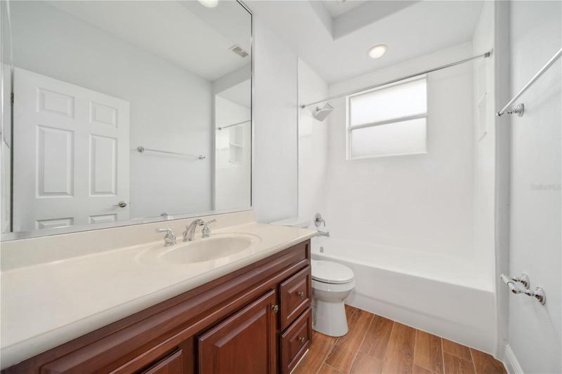 Bedroom 4 Ensuite Bath 3
