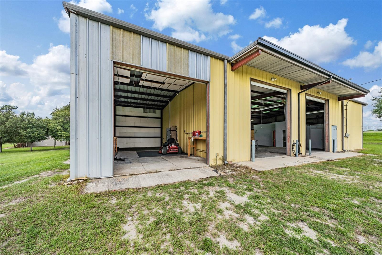 Workshop and garage in Steel shop