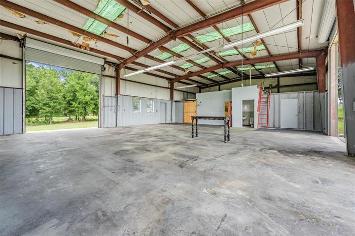 Solid Concrete slab floorwith steel I-beam construction