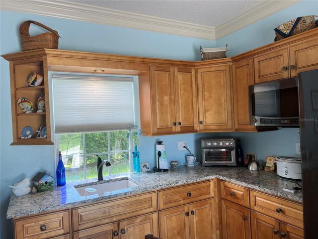 Large L-shaped kitchenette
