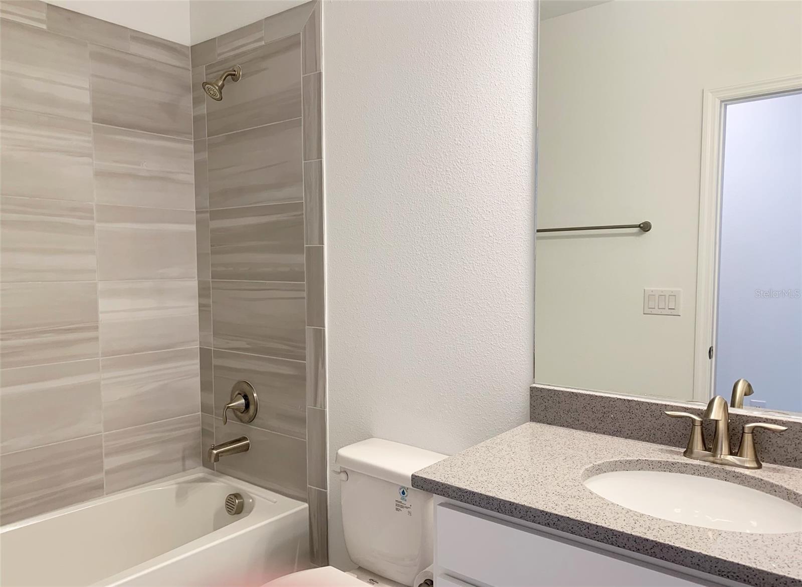 2nd Bathroom Tub, Toilet, Vanity