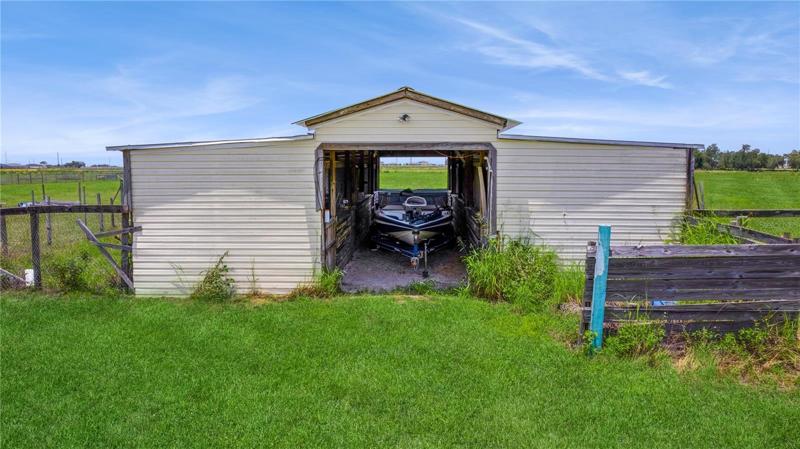 8 stall horse barn