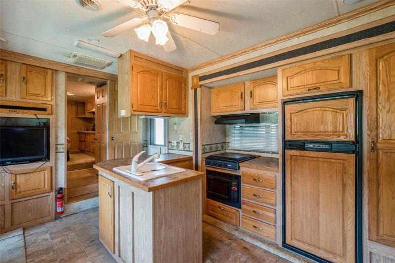 RV inside (over 400 sq ft)