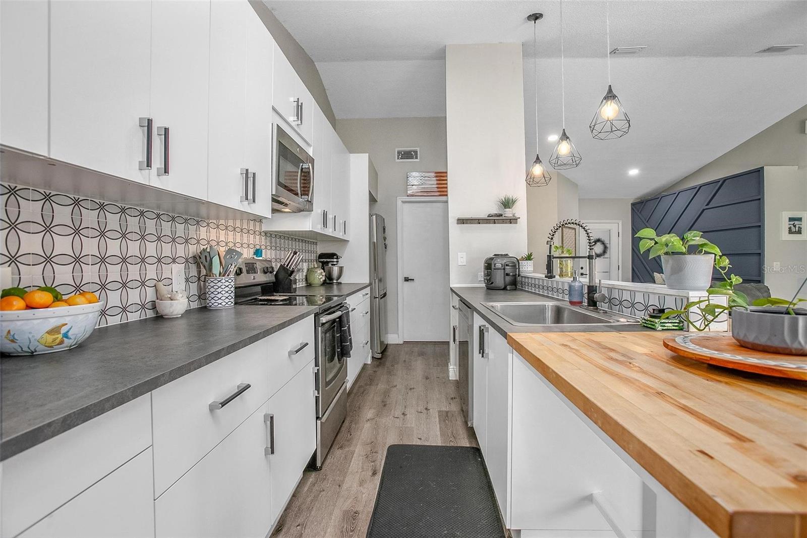 Stainless-steel appliances stay