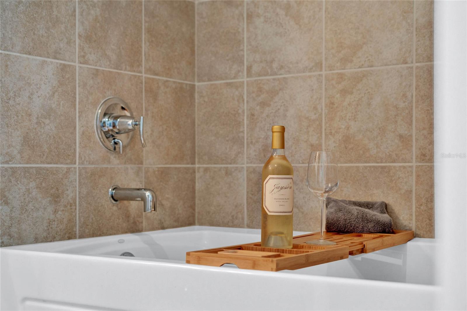Spa Like Tub!