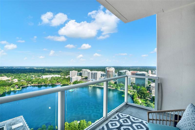 Amazing Balcony View from 2807