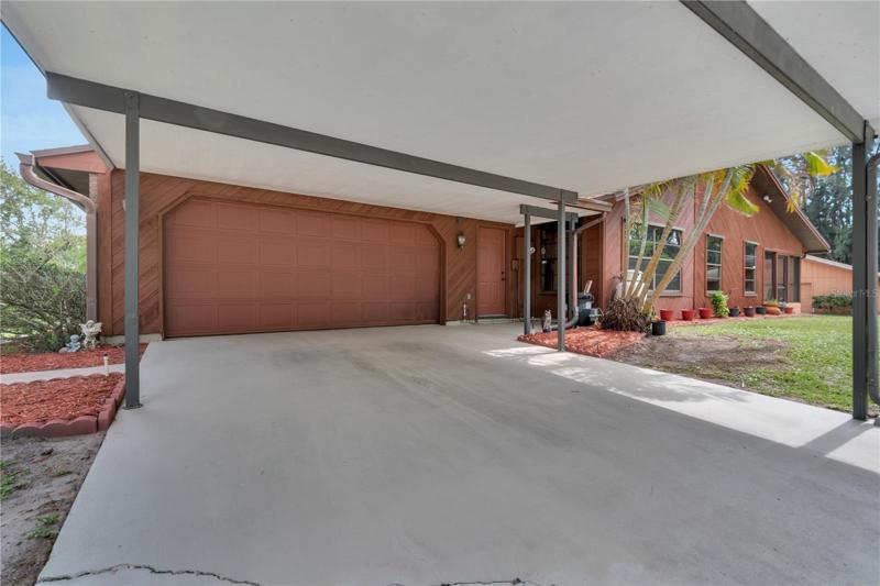 ATTACHED GARAGE/CARPORT