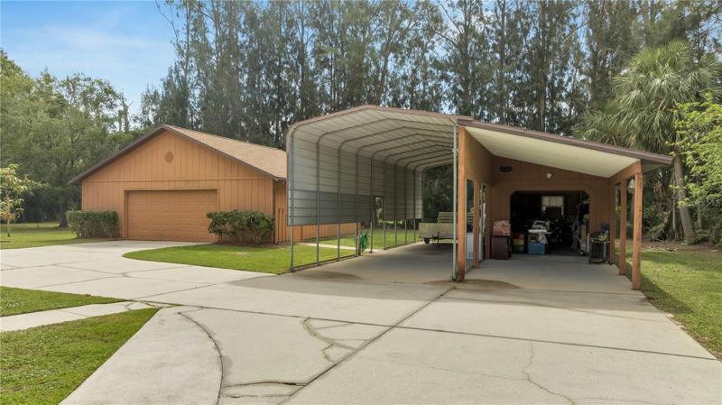 CARPORT/GARAGE