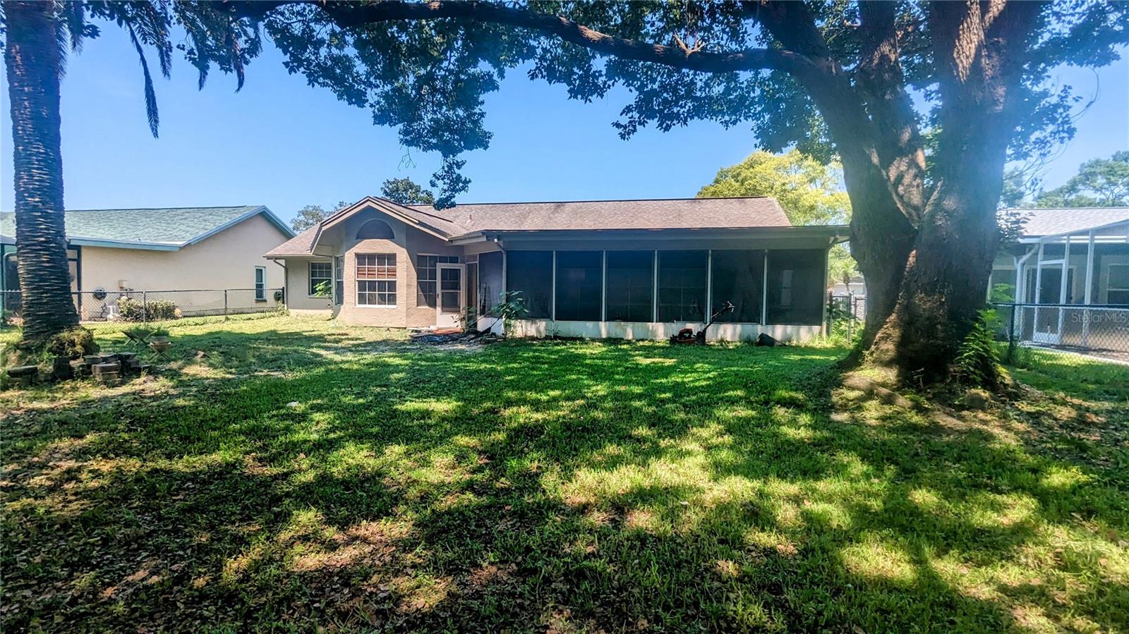 Oversized fully fenced back yard