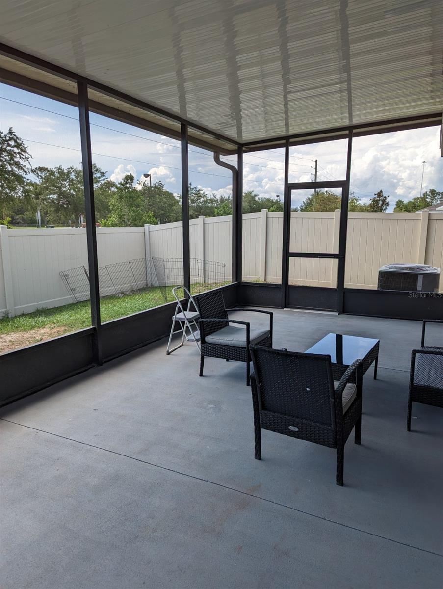 Screened patio 23.6 X 12