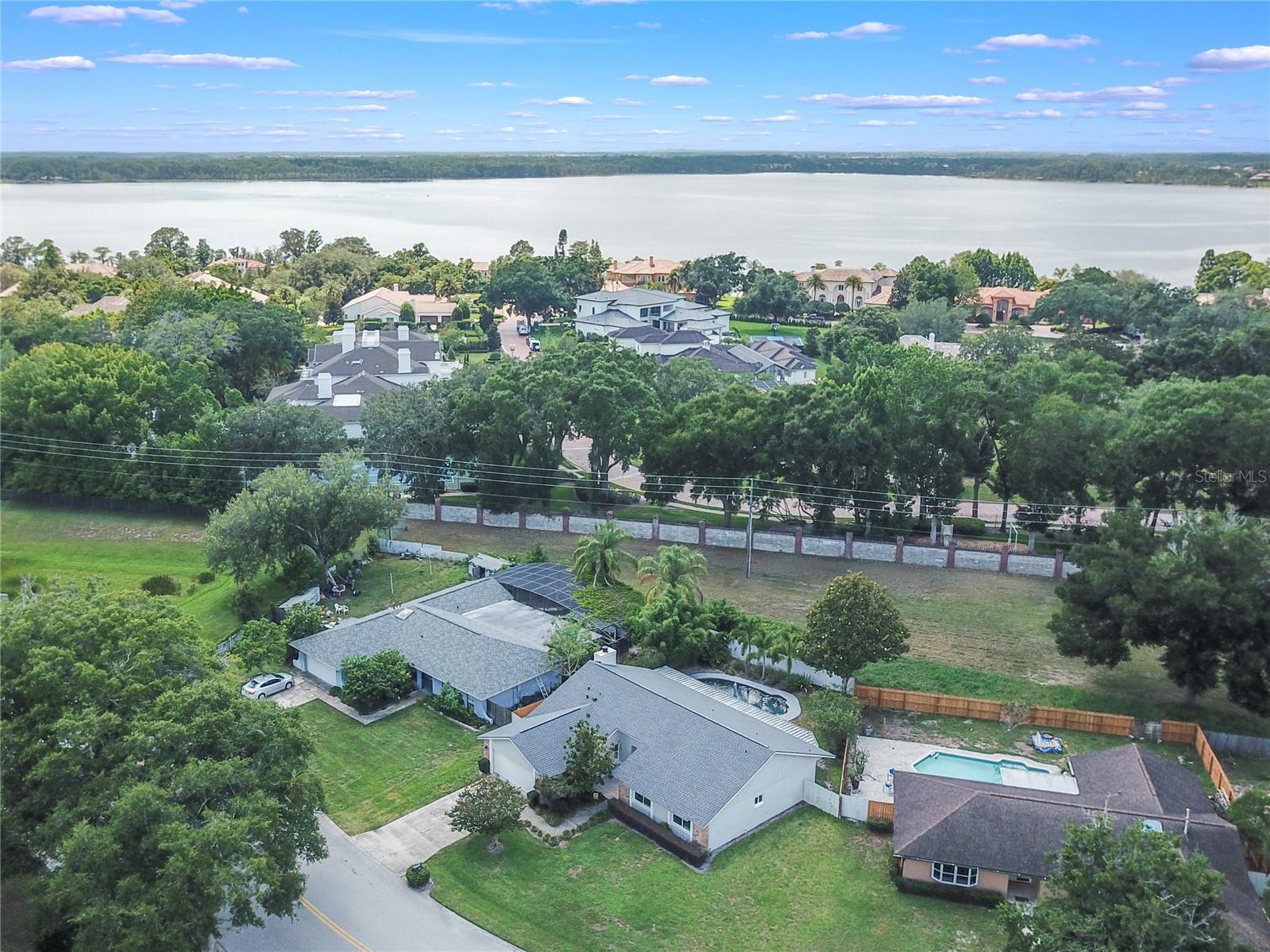 This quiet established community also offers beautiful parks, golf courses, and easy access to major highways for an easy commute!