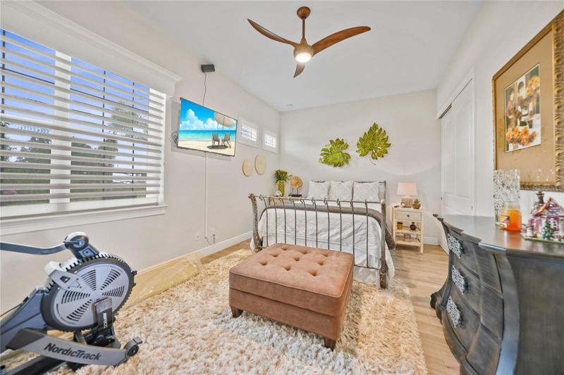 Front bedroom #1