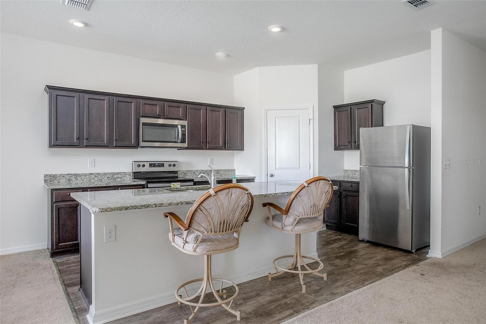 Kitchen with breakfast bar