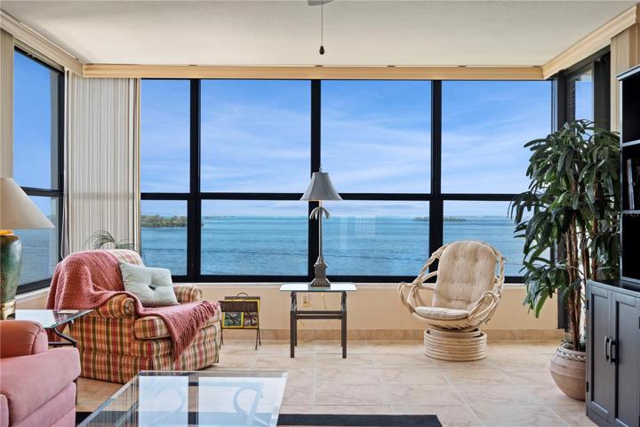 Panoramic view from the Living room with Direct water view