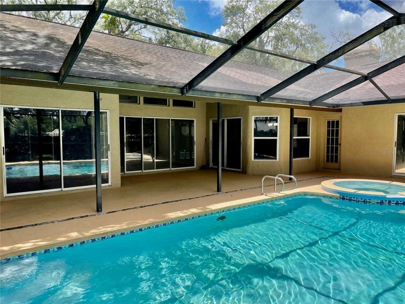 Pool/Lanai