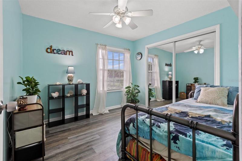 Guest bedroom.