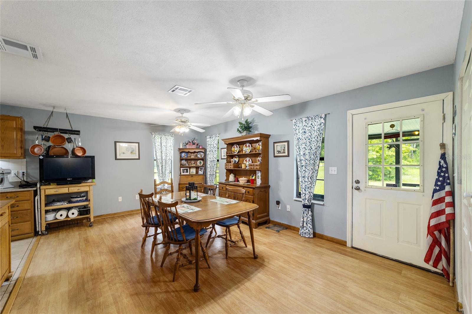Living/dining area 2