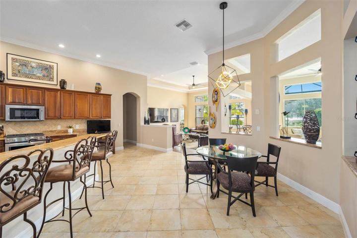 Kitchen & Breakfast Room