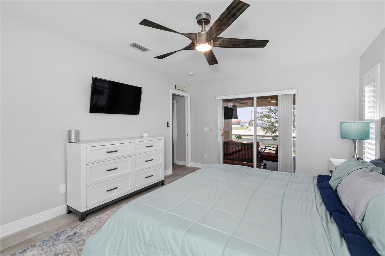 Master Bedroom with access to Lanai