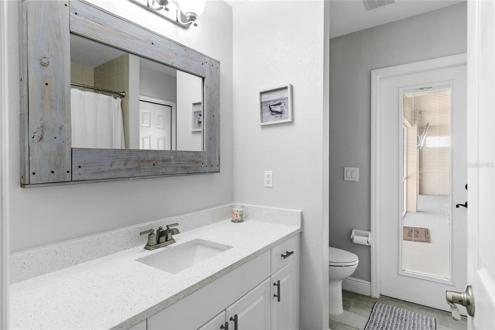 Guest Bath with access to lanai