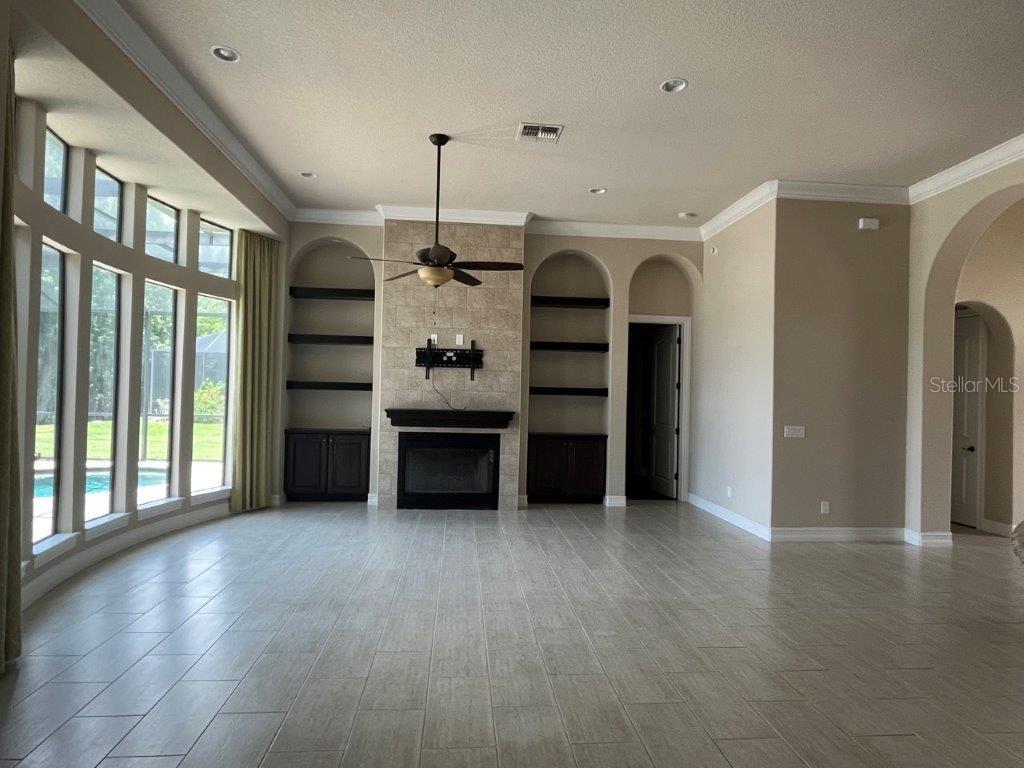 Family Room 22'x15'