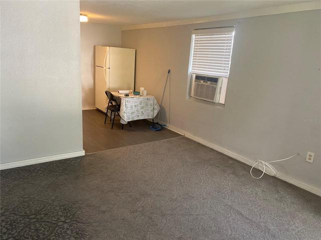 Living room, Overhill