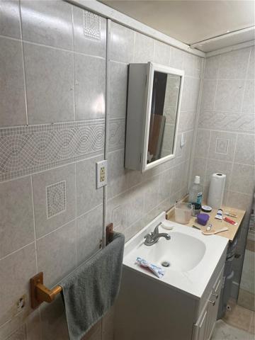 Bath, Studio, Overhill
