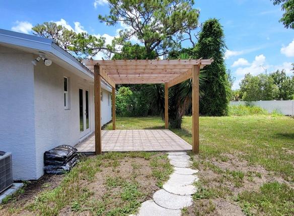 Backyard, pergola