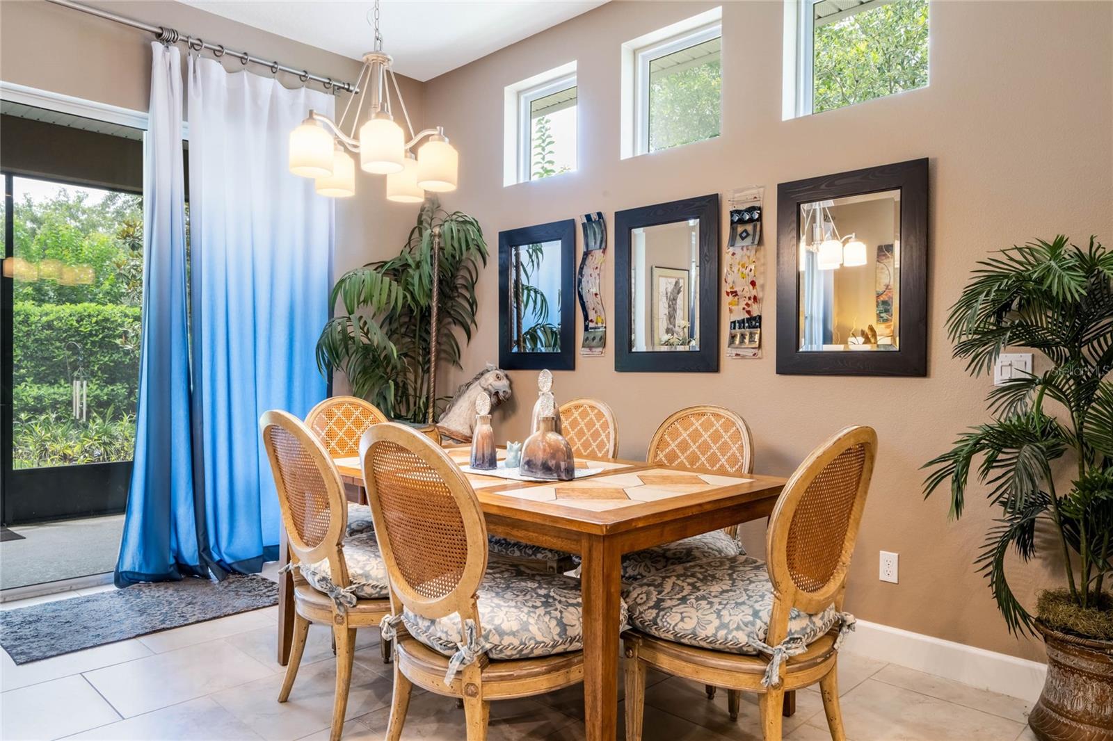 10'6" x 14'6" Dining Room area w/ transom windows above