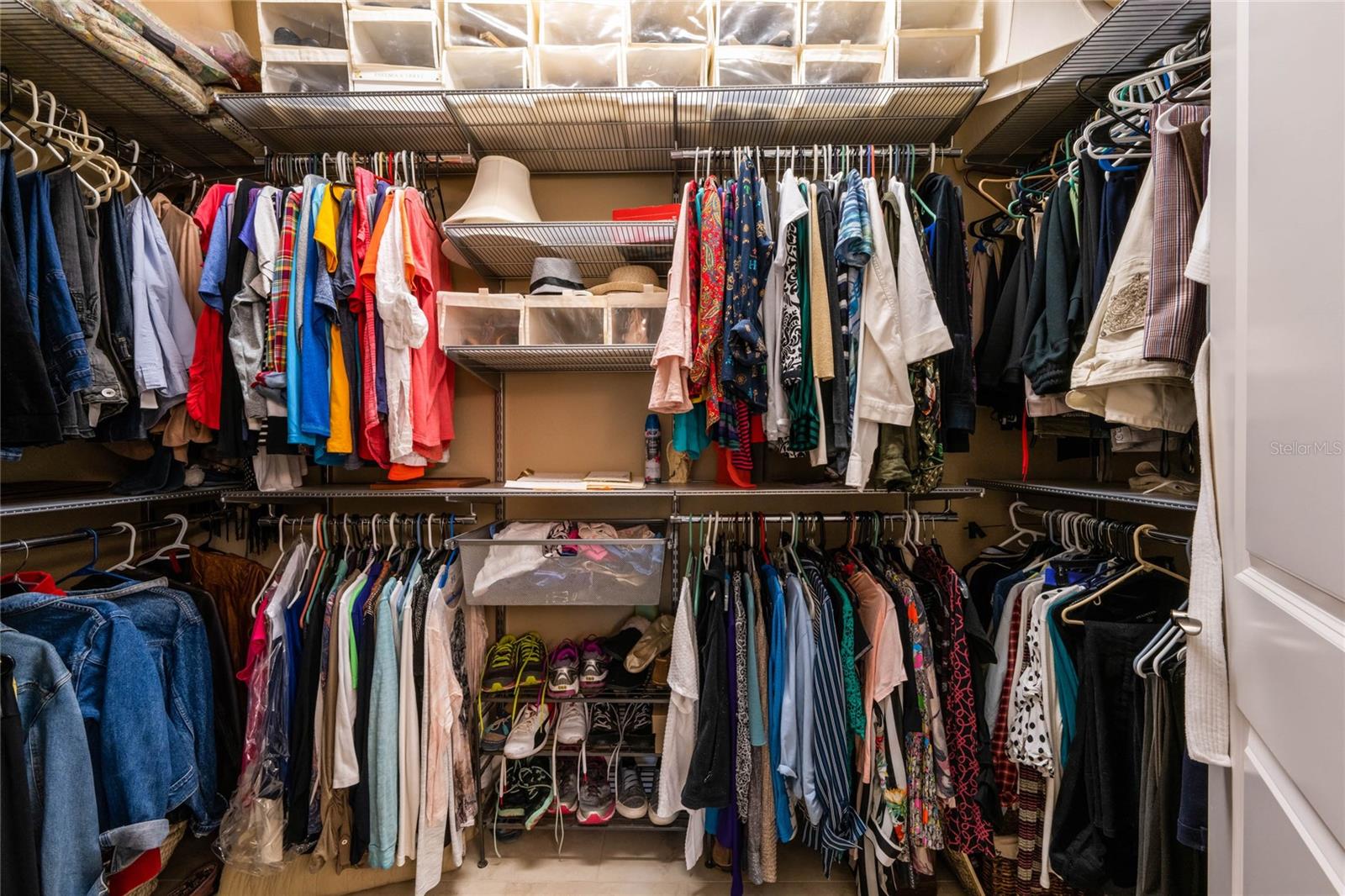 10'6" x 6' Master Bedroom walk-in closet